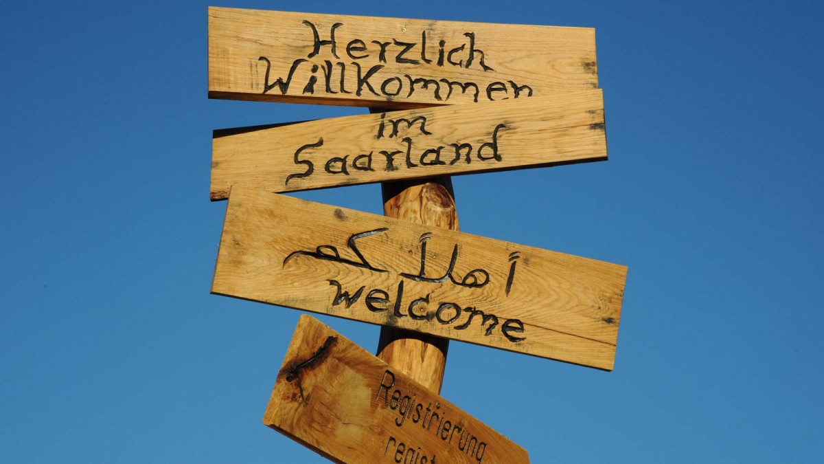 Schild "Herzlich willkommen im Saarland"