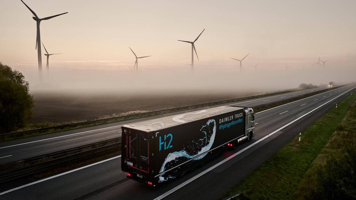 Daimler Truck demonstriert erfolgreich Entwicklungsziel von 1000+ km Reichweite mit Wasserstoff-Lkw