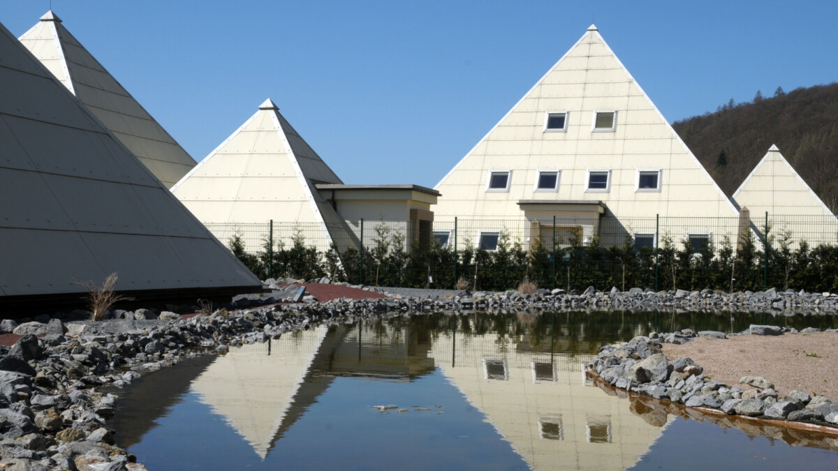 Häuser in pyramidenform